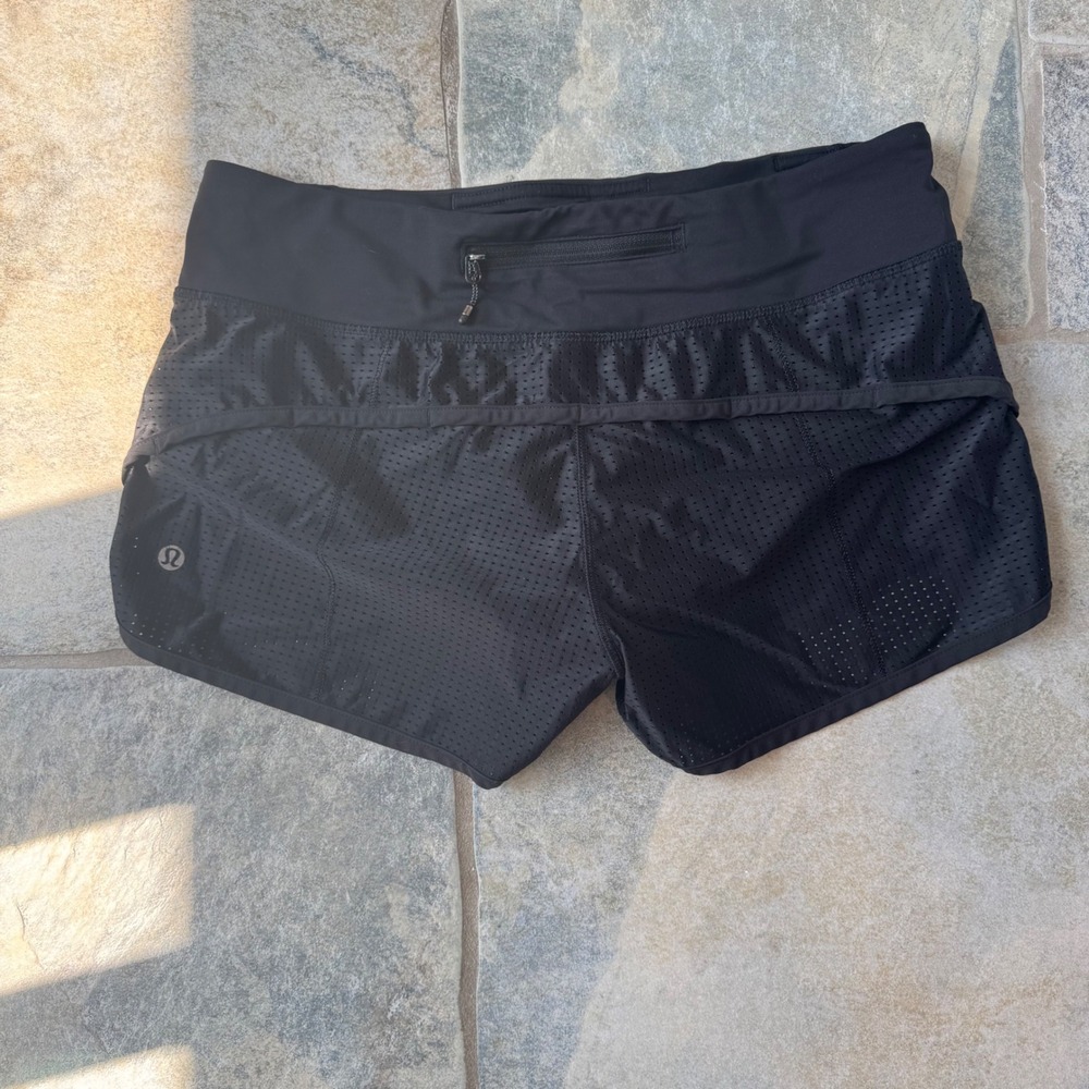 Lululemon Speed Shorts 2.5" Black Mesh Perforated Size 6 Retired‎ Style - Picture 5 of 9